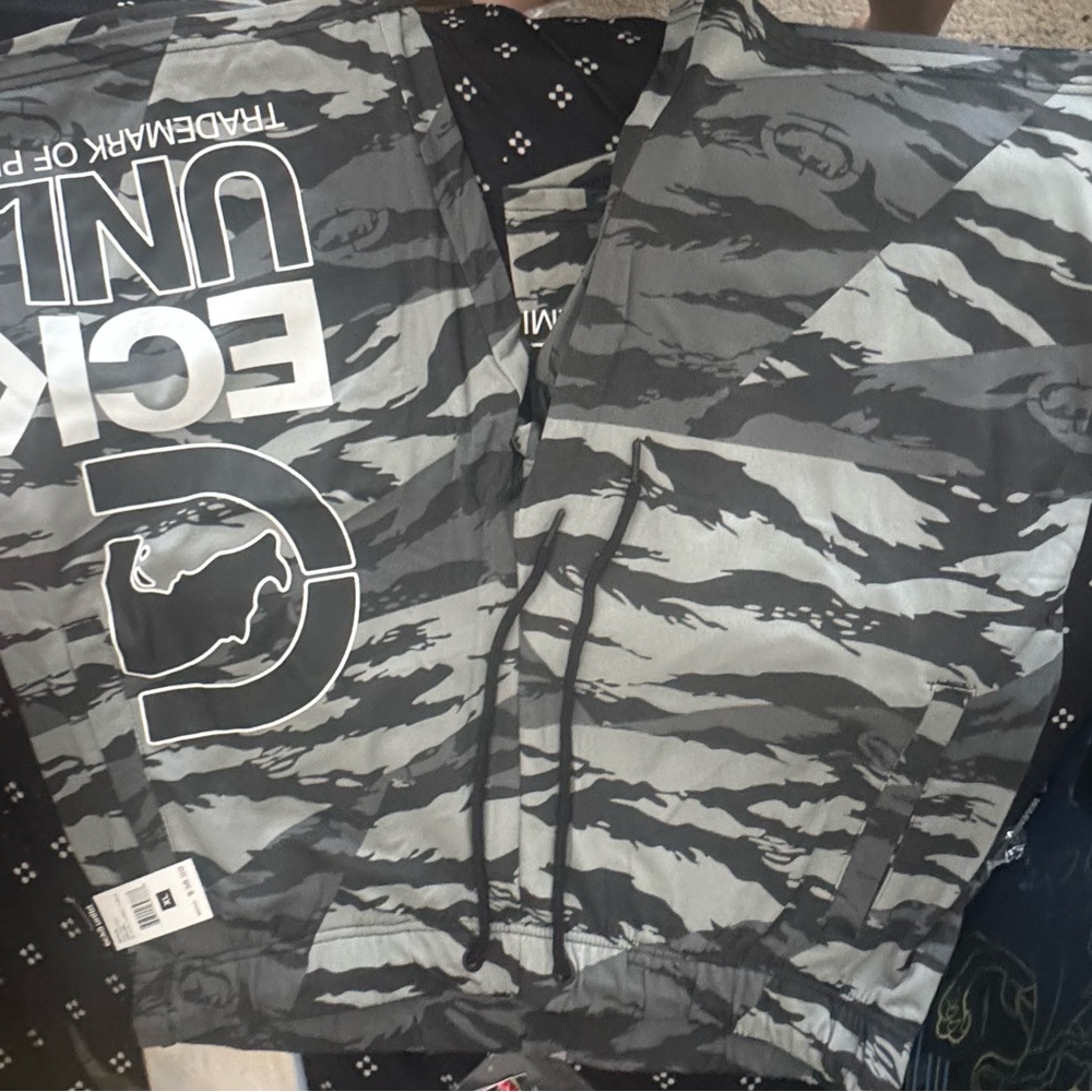 Ecko Unlimited Men's Black and Gray Camo Windbreaker